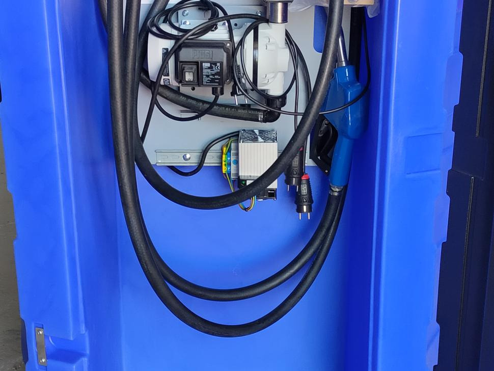 DC AdBlue-Behälter / AdBlue tank / Cuve à AdBlue / Serbatoio / Depósito / Бак для AdBlue / Zbiornik AdBlue 1500 l - Uzglabāšanas tvertne: foto 4 DC AdBlue-Behälter / AdBlue tank / Cuve à AdBlue / Serbatoio / Depósito / Бак для AdBlue / Zbiornik AdBlue 1500 l - Uzglabāšanas tvertne: foto 4