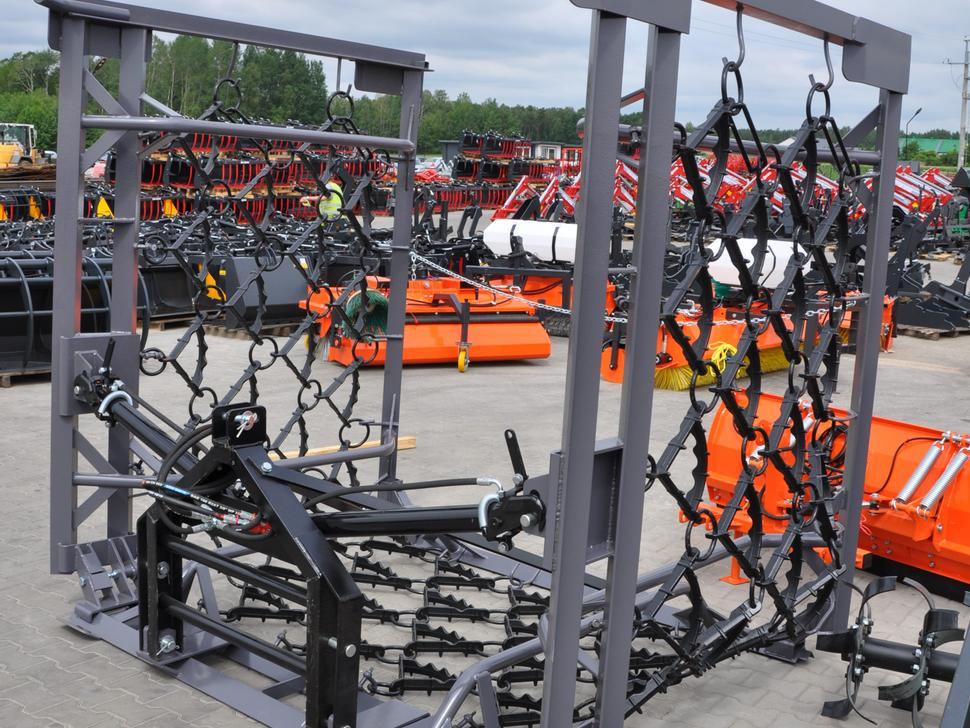 METAL-TECHNIK Wiesenegge / Meadow harrow / Herse de prairie / Strigliatrice / Полевая волокуша / Włóka łąkowa 8 m - Pļavu ecēšā: foto 3 METAL-TECHNIK Wiesenegge / Meadow harrow / Herse de prairie / Strigliatrice / Полевая волокуша / Włóka łąkowa 8 m - Pļavu ecēšā: foto 3