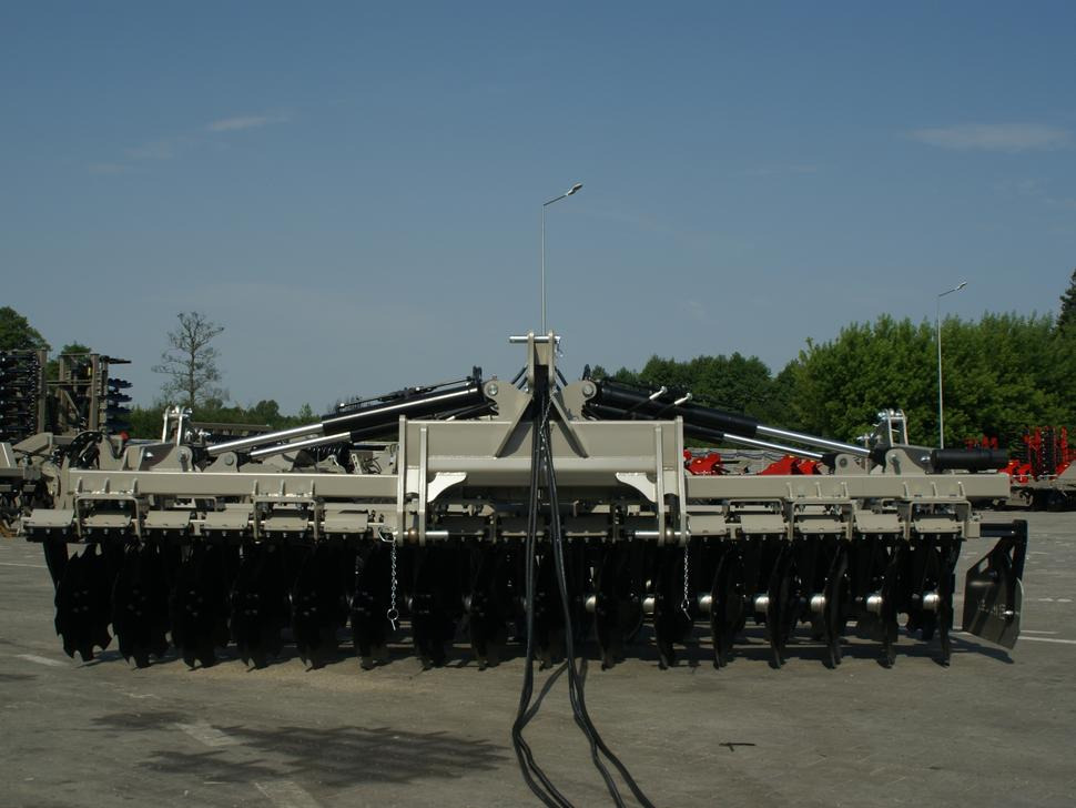 Jaunā Disku ecēša ROLEX Hydraulische Scheibenegge / Hydraulic discs harrow / Dechaumeur à disques / Erpice a dischi / Дисковая гидравлическая борона тип лёгкий с тележкой / Brona talerzowa hydraulicznie składana lekka: foto 9 Jaunā Disku ecēša ROLEX Hydraulische Scheibenegge / Hydraulic discs harrow / Dechaumeur à disques / Erpice a dischi / Дисковая гидравлическая борона тип лёгкий с тележкой / Brona talerzowa hydraulicznie składana lekka: foto 9