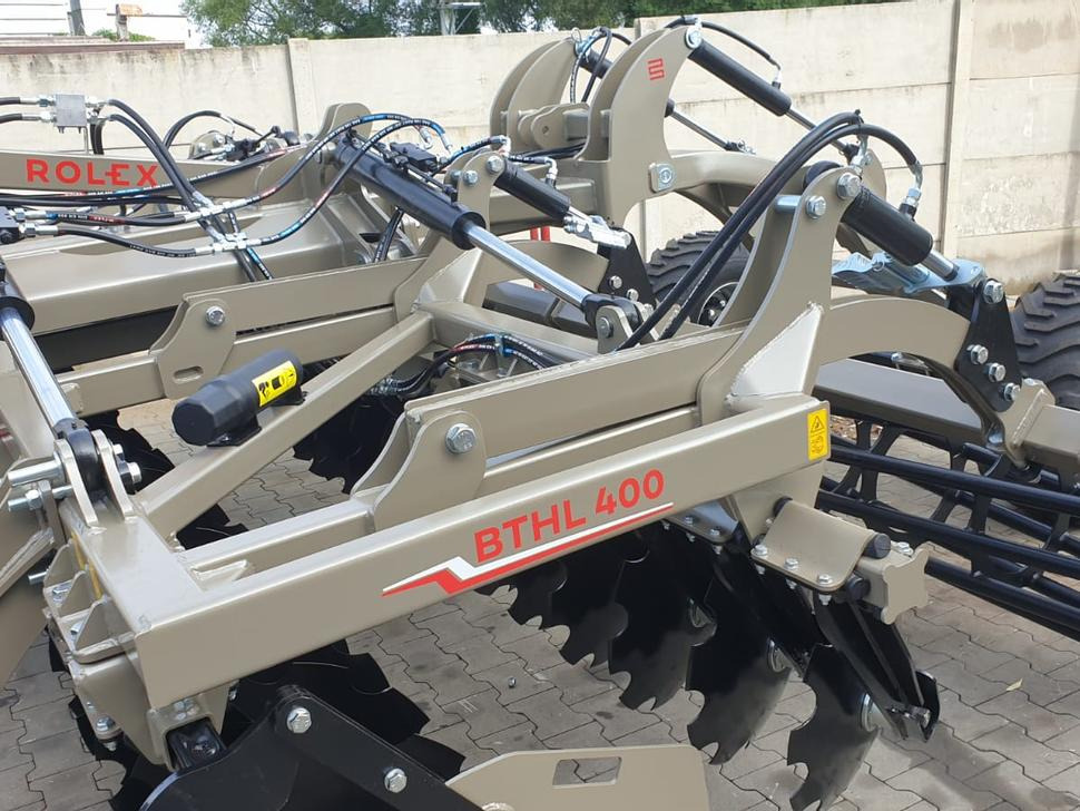 Jaunā Disku ecēša ROLEX Hydraulische Scheibenegge / Hydraulic discs harrow / Dechaumeur à disques / Erpice a dischi / Дисковая гидравлическая борона тип лёгкий с тележкой / Brona talerzowa hydraulicznie składana lekka: foto 24 Jaunā Disku ecēša ROLEX Hydraulische Scheibenegge / Hydraulic discs harrow / Dechaumeur à disques / Erpice a dischi / Дисковая гидравлическая борона тип лёгкий с тележкой / Brona talerzowa hydraulicznie składana lekka: foto 24