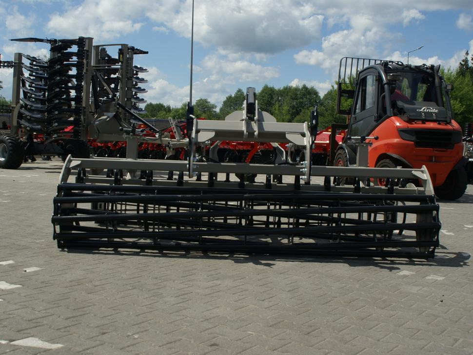 Jaunā Kombinētā sējmašīna ROLEX Saatbettkombination / Cultivator / Vibroculteur combinable / Unita per coltivazione e semina / Почвообрабатывающий посевной агрегат / Agregat uprawowo-siewny 3 m: foto 10 Jaunā Kombinētā sējmašīna ROLEX Saatbettkombination / Cultivator / Vibroculteur combinable / Unita per coltivazione e semina / Почвообрабатывающий посевной агрегат / Agregat uprawowo-siewny 3 m: foto 10