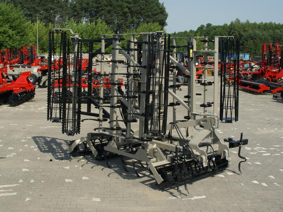 ROLEX Saatbettkombination / Hydraulically cultivator / Vibroculteur / Aggregato di coltivazione / Почвообрабатывающий гидравлический складывающийся агрегат / Agregat uprawowy hydraulicznie składany - Kultivators: foto 1 ROLEX Saatbettkombination / Hydraulically cultivator / Vibroculteur / Aggregato di coltivazione / Почвообрабатывающий гидравлический складывающийся агрегат / Agregat uprawowy hydraulicznie składany - Kultivators: foto 1