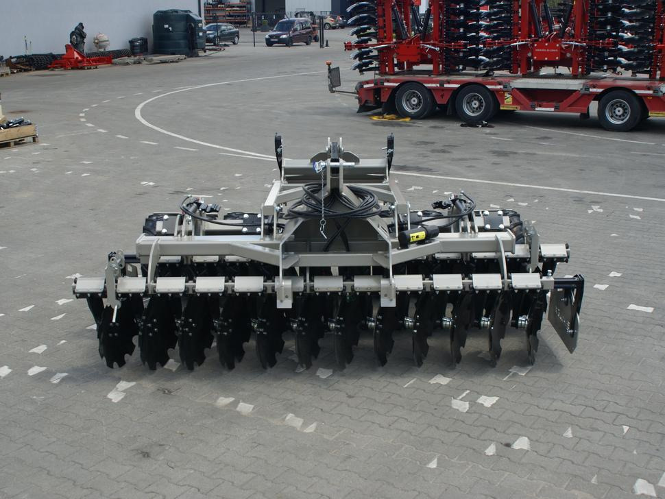 ROLEX Scheibenegge / Disc harrow with hydropack and tire roller / Dechaumeur à disques / Erpice a dischi / Дисковая борона с гидропаком и колёсным катком / Agregat talerzowy uprawowy z hydropackiem i - Disku ecēša: foto 4 ROLEX Scheibenegge / Disc harrow with hydropack and tire roller / Dechaumeur à disques / Erpice a dischi / Дисковая борона с гидропаком и колёсным катком / Agregat talerzowy uprawowy z hydropackiem i - Disku ecēša: foto 4