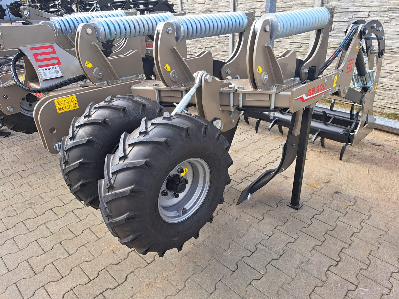 Jaunā Dziļirdinātājs ROLEX Tiefenlockerer / Subsoiler / Décompacteur / Subsolador / Dissodatori / Глубокорыхлитель тип V / Głębosz typ V 3 m: foto 6 Jaunā Dziļirdinātājs ROLEX Tiefenlockerer / Subsoiler / Décompacteur / Subsolador / Dissodatori / Глубокорыхлитель тип V / Głębosz typ V 3 m: foto 6