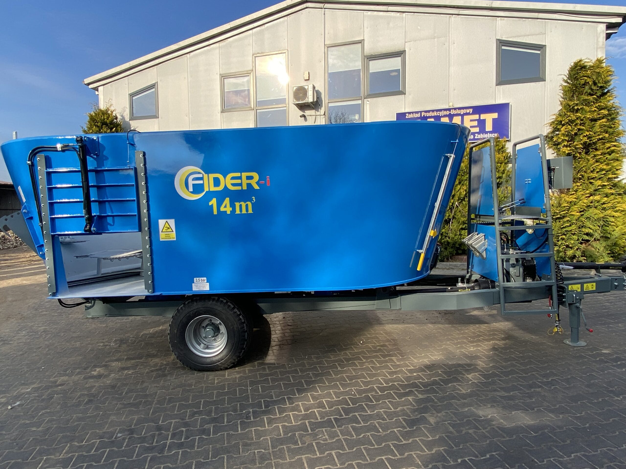 ZAMET Futtermischwagen / Feed mixer / Melangeuse / Carro miscelatore / Vagoneta 2 sinfines / Кормораздатчик 2 шнека / Wóz paszowy 14 m3 - Lopbarības mikseris: foto 1 ZAMET Futtermischwagen / Feed mixer / Melangeuse / Carro miscelatore / Vagoneta 2 sinfines / Кормораздатчик 2 шнека / Wóz paszowy 14 m3 - Lopbarības mikseris: foto 1