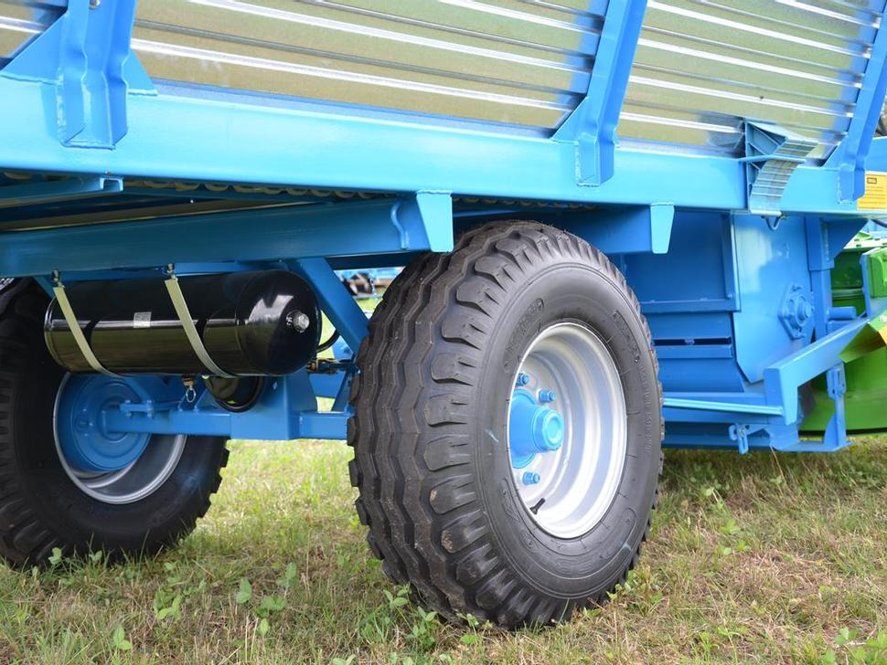 ZAMET Mähladewagen / Green forage mower / Remorque autochargeuse / Autocaricante / Самозагружающийся прицеп с косилкой / Przyczepa samozaładowcza z kosiarką bebnową T635 - Savācējpiekabe: foto 3 ZAMET Mähladewagen / Green forage mower / Remorque autochargeuse / Autocaricante / Самозагружающийся прицеп с косилкой / Przyczepa samozaładowcza z kosiarką bebnową T635 - Savācējpiekabe: foto 3