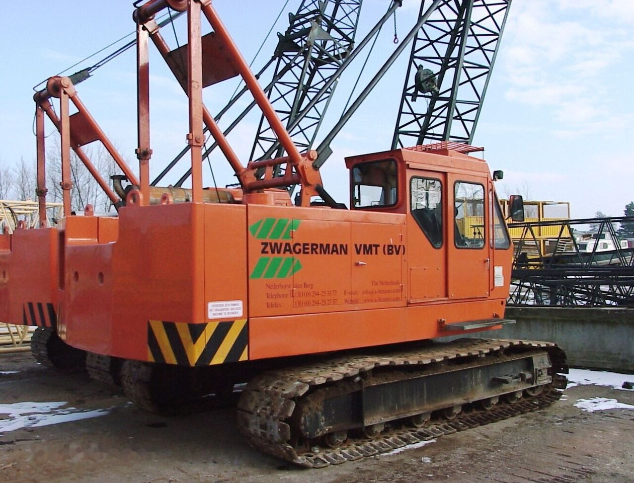 Hitachi KH 100 - Kāpurķēžu celtnis: foto 3 Hitachi KH 100 - Kāpurķēžu celtnis: foto 3