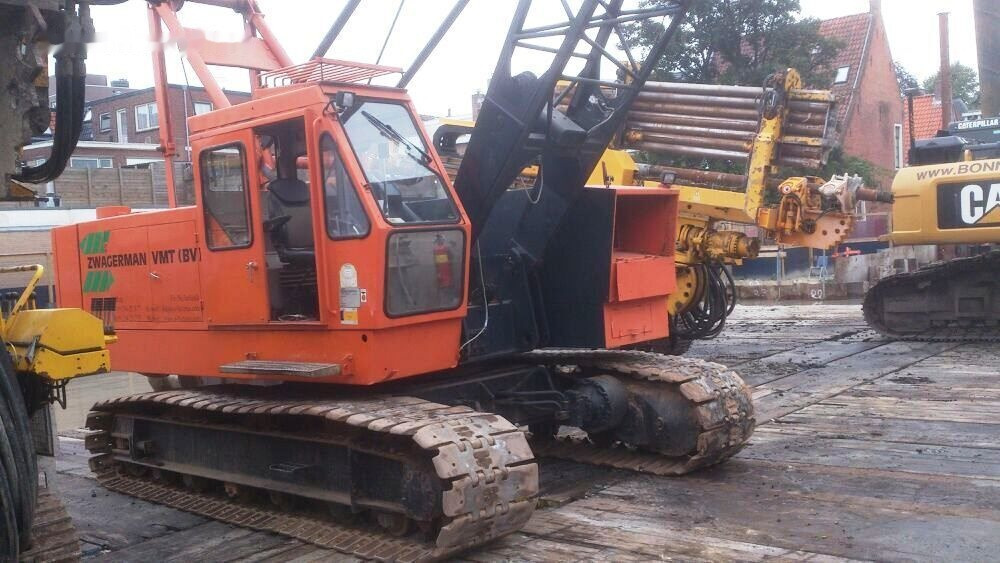 Hitachi KH 100 - Kāpurķēžu celtnis: foto 2 Hitachi KH 100 - Kāpurķēžu celtnis: foto 2