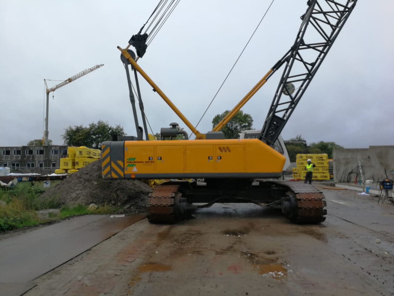 Zoomlion QUY 70 - Kāpurķēžu celtnis: foto 3 Zoomlion QUY 70 - Kāpurķēžu celtnis: foto 3