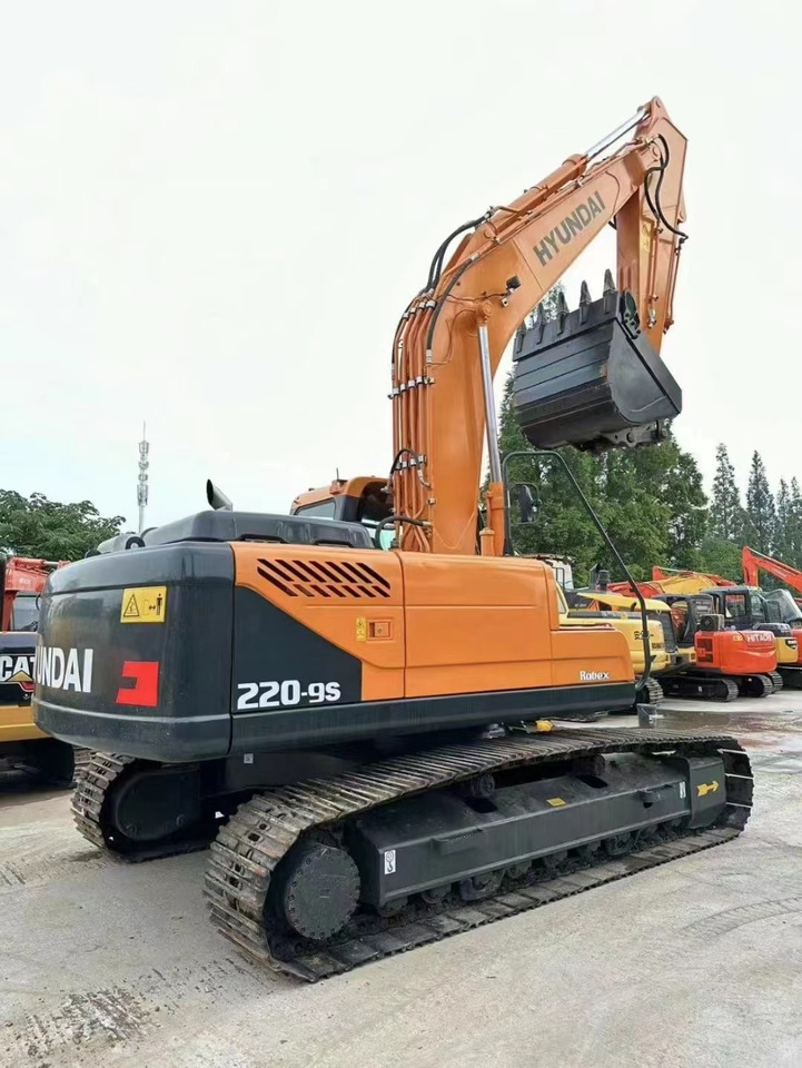Hyundai 220-9S - Kāpurķēžu ekskavators: foto 2 Hyundai 220-9S - Kāpurķēžu ekskavators: foto 2
