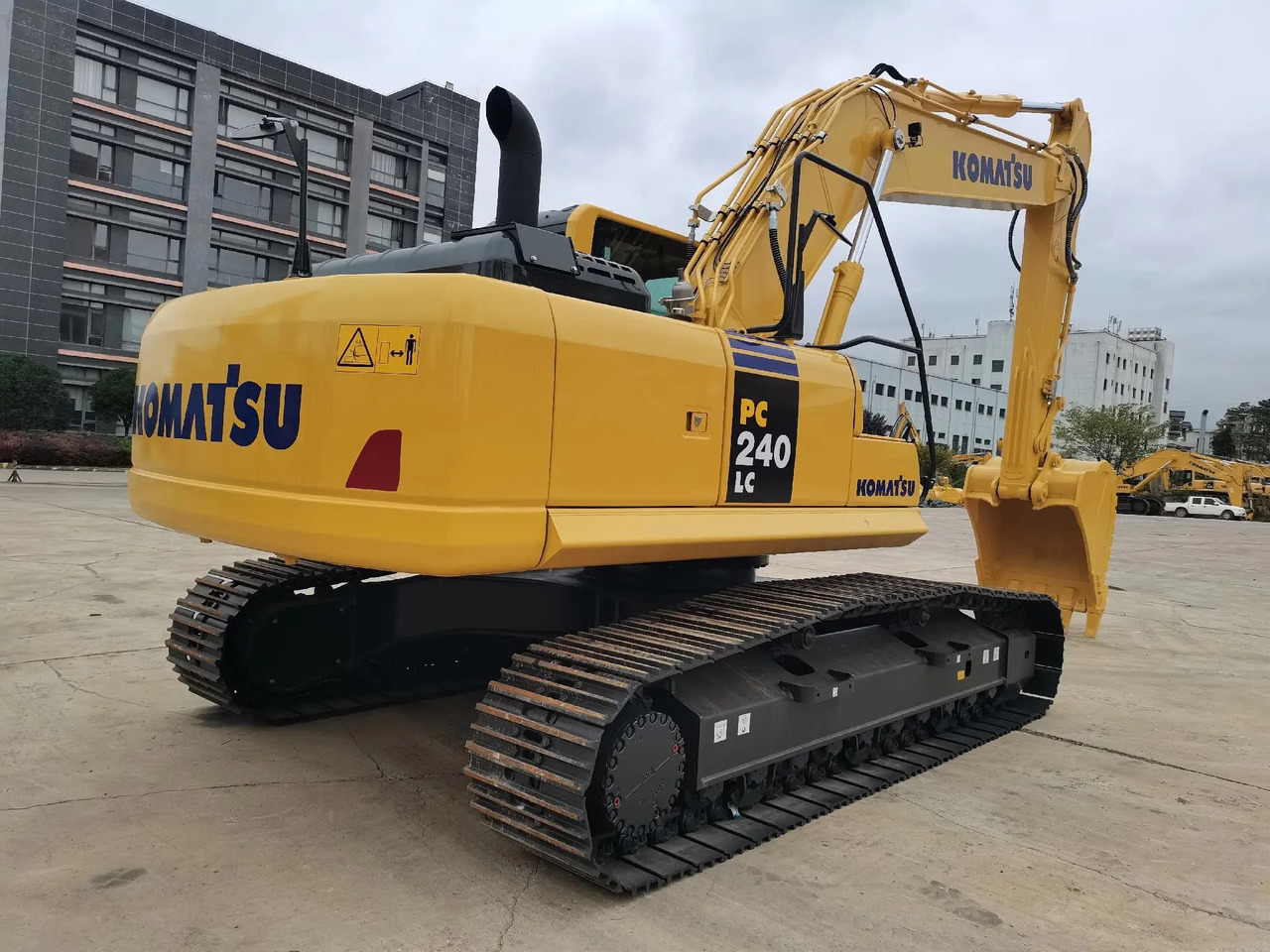 KOMATSU PC240-8 - Kāpurķēžu ekskavators: foto 3 KOMATSU PC240-8 - Kāpurķēžu ekskavators: foto 3