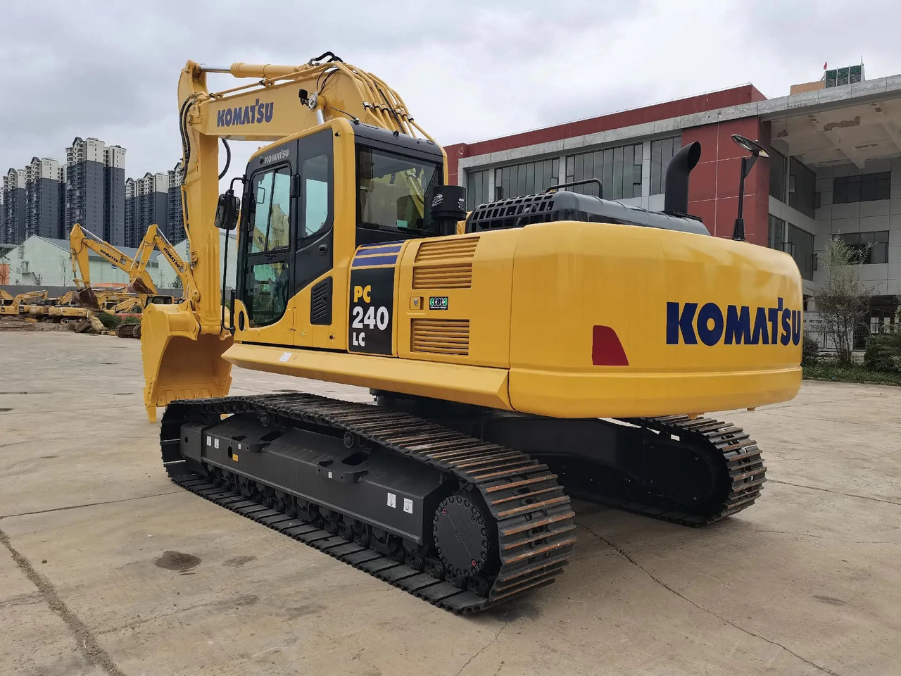 KOMATSU PC240-8 - Kāpurķēžu ekskavators: foto 4 KOMATSU PC240-8 - Kāpurķēžu ekskavators: foto 4