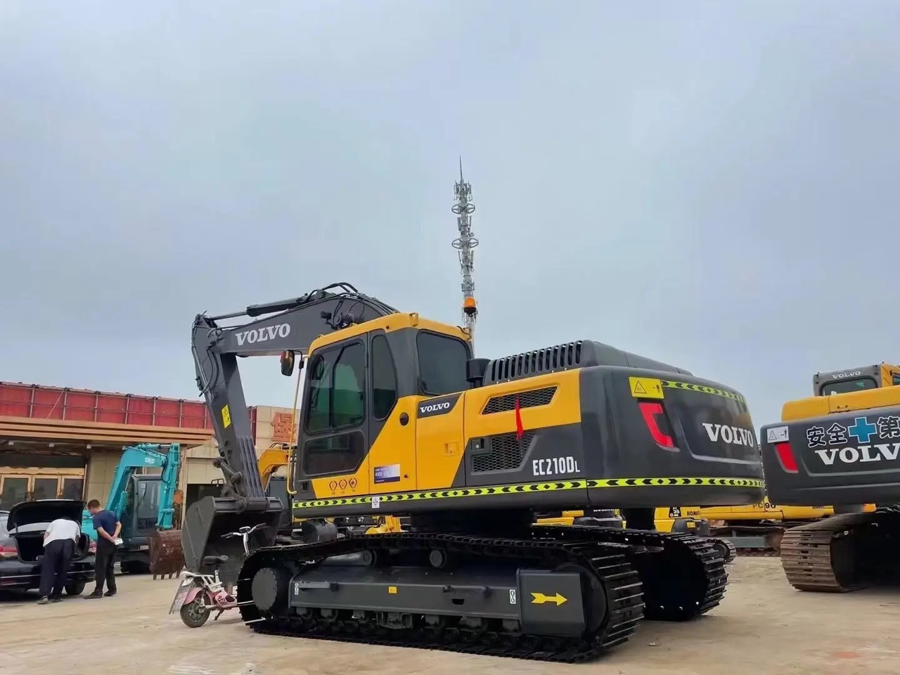 VOLVO EC210DL - Kāpurķēžu ekskavators: foto 2 VOLVO EC210DL - Kāpurķēžu ekskavators: foto 2