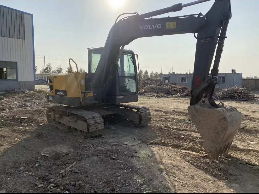 VOLVO EC80D - Kāpurķēžu ekskavators: foto 1 VOLVO EC80D - Kāpurķēžu ekskavators: foto 1
