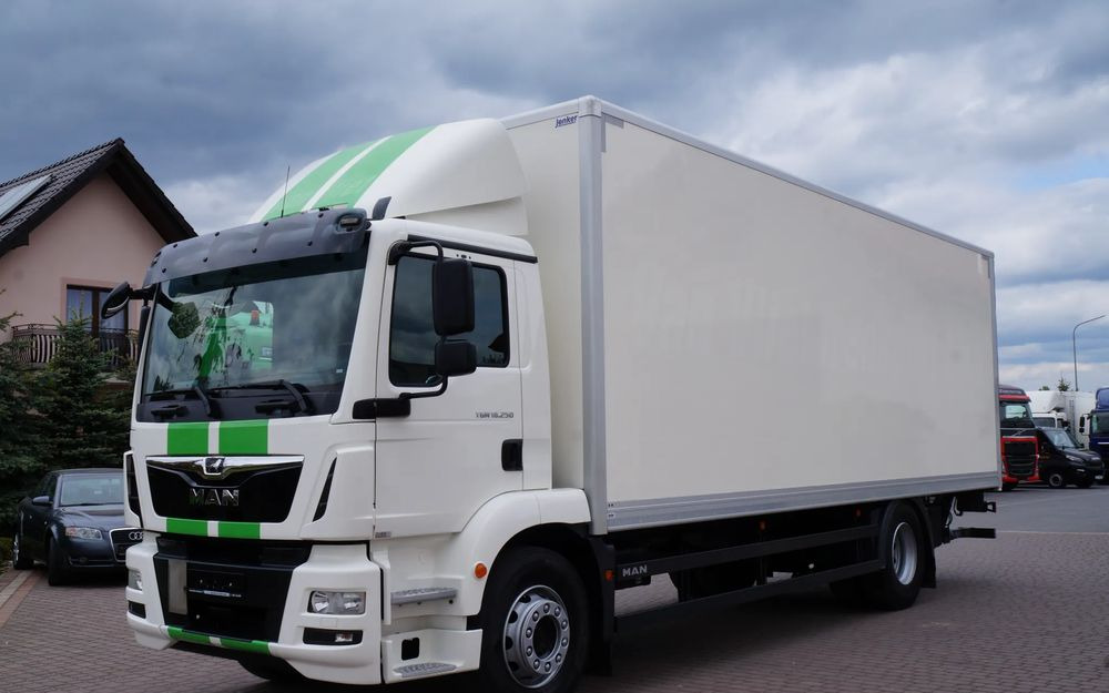 MAN TGM 18.250 / 18.290 EURO 6 KONTENER 19 PALET ŁAD. 9800 KG WINDA - Kravas automašīna ar slēgto virsbūvi: foto 3 MAN TGM 18.250 / 18.290 EURO 6 KONTENER 19 PALET ŁAD. 9800 KG WINDA - Kravas automašīna ar slēgto virsbūvi: foto 3