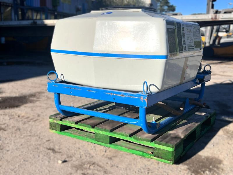 BLANCHARD CUVE D'ARROSAGE PULVERISATEUR AVEC POMPE ELECTRIQUE SUR BERCE (NET DE TVA) - Uzkarināmais miglotājs: foto 5 BLANCHARD CUVE D'ARROSAGE PULVERISATEUR AVEC POMPE ELECTRIQUE SUR BERCE (NET DE TVA) - Uzkarināmais miglotājs: foto 5