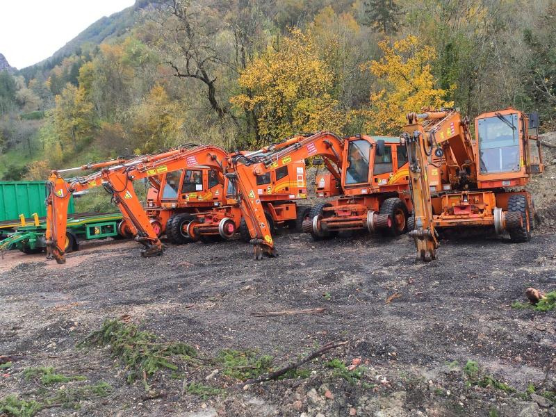 CASE Pelle Rail Route (PRIX POSSIBLE POUR LE LOT) - Riteņu ekskavators: foto 1 CASE Pelle Rail Route (PRIX POSSIBLE POUR LE LOT) - Riteņu ekskavators: foto 1