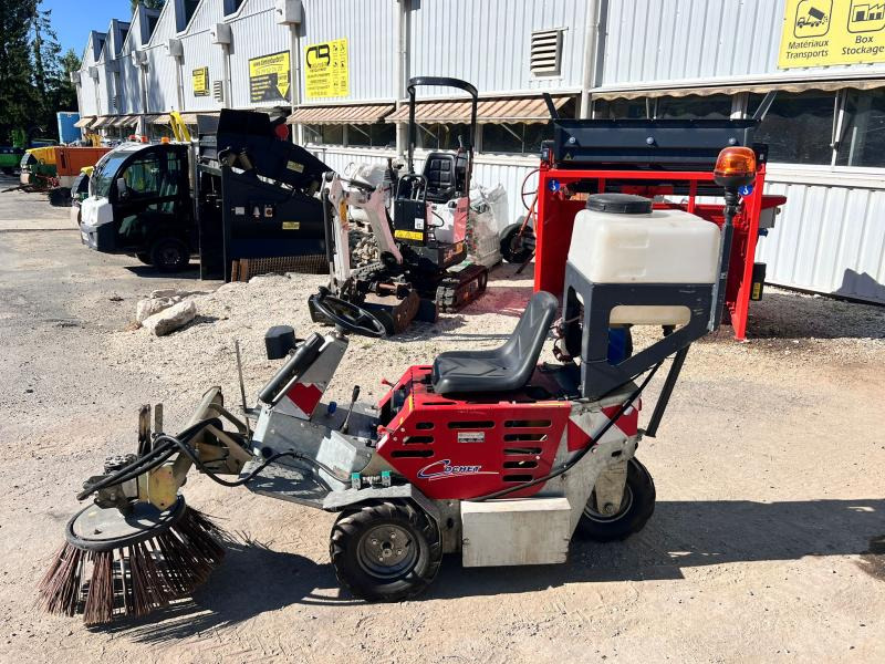 Cochet Balayeuse de désherbage automotrice Gecko (NET DE TVA) - Rūpnieciskais slaucītājs: foto 2 Cochet Balayeuse de désherbage automotrice Gecko (NET DE TVA) - Rūpnieciskais slaucītājs: foto 2