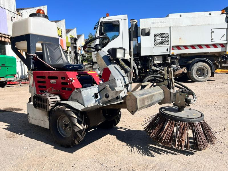 Cochet Balayeuse de désherbage automotrice Gecko (NET DE TVA) - Rūpnieciskais slaucītājs: foto 5 Cochet Balayeuse de désherbage automotrice Gecko (NET DE TVA) - Rūpnieciskais slaucītājs: foto 5