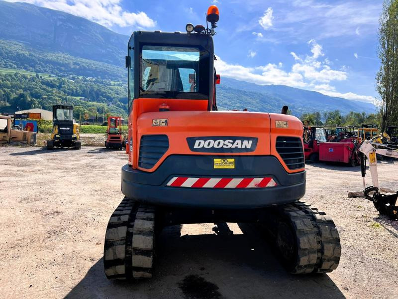 Doosan DX85R-3 PELLE A CHENILLES 8,5T PELLE A CHENILLES 8,5T - Kāpurķēžu ekskavators: foto 4 Doosan DX85R-3 PELLE A CHENILLES 8,5T PELLE A CHENILLES 8,5T - Kāpurķēžu ekskavators: foto 4