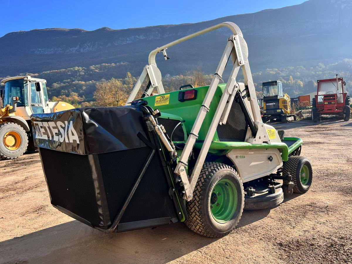 ETESIA HYDRO 124D Tondeuse autoportée 124cm - Zāles pļāvējs: foto 5 ETESIA HYDRO 124D Tondeuse autoportée 124cm - Zāles pļāvējs: foto 5