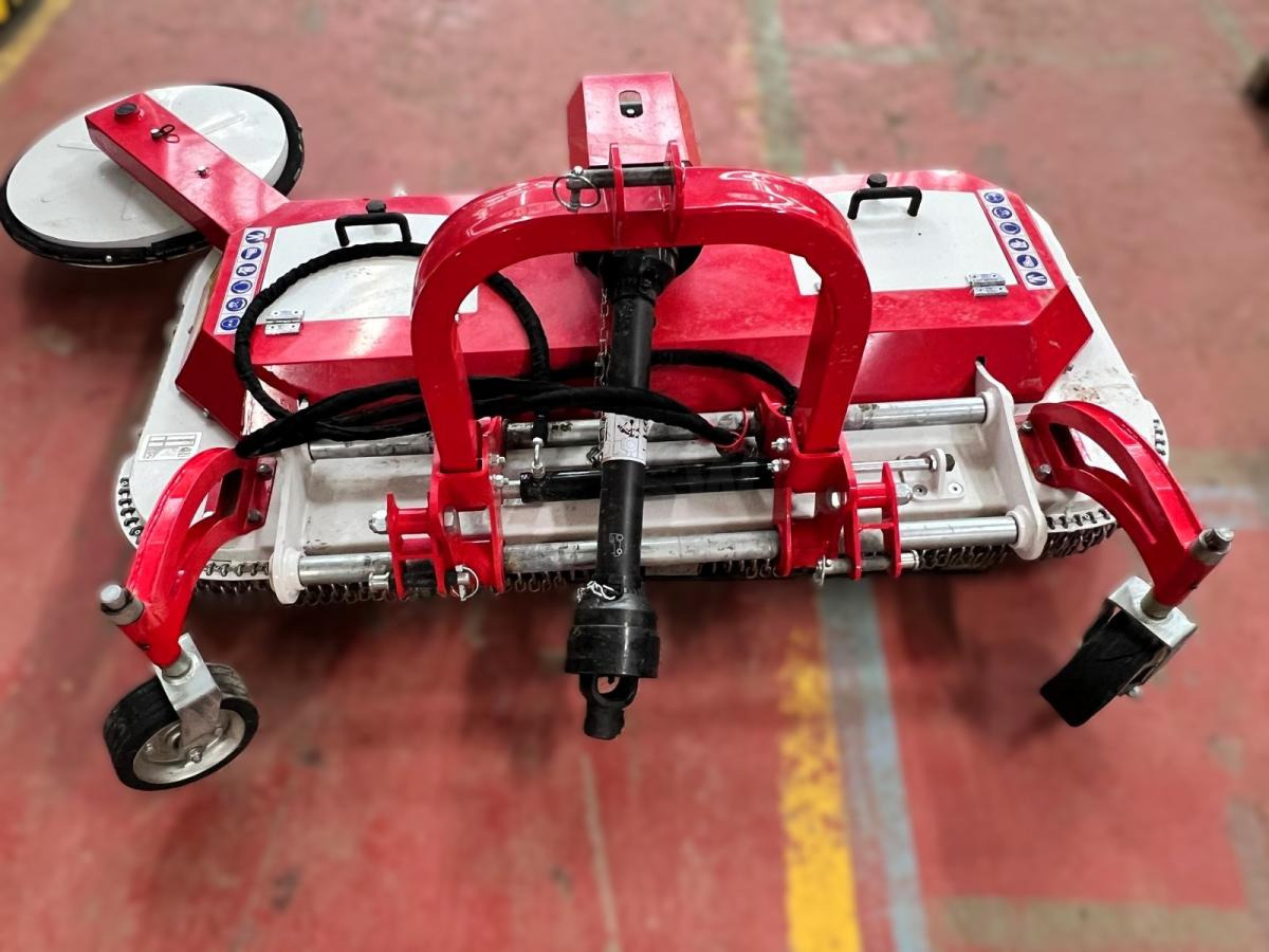 Giemme FMU180 Tondeuse portée attache 3 points pour tracteur - Pļaujmašīna-smalcinātājs: foto 3 Giemme FMU180 Tondeuse portée attache 3 points pour tracteur - Pļaujmašīna-smalcinātājs: foto 3