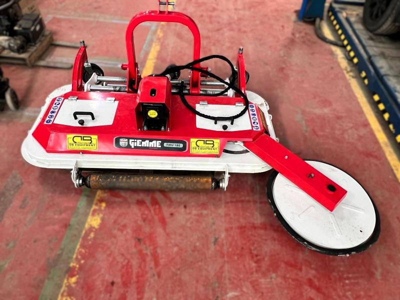 Giemme FMU180 Tondeuse portée attache 3 points pour tracteur - Pļaujmašīna-smalcinātājs: foto 1 Giemme FMU180 Tondeuse portée attache 3 points pour tracteur - Pļaujmašīna-smalcinātājs: foto 1