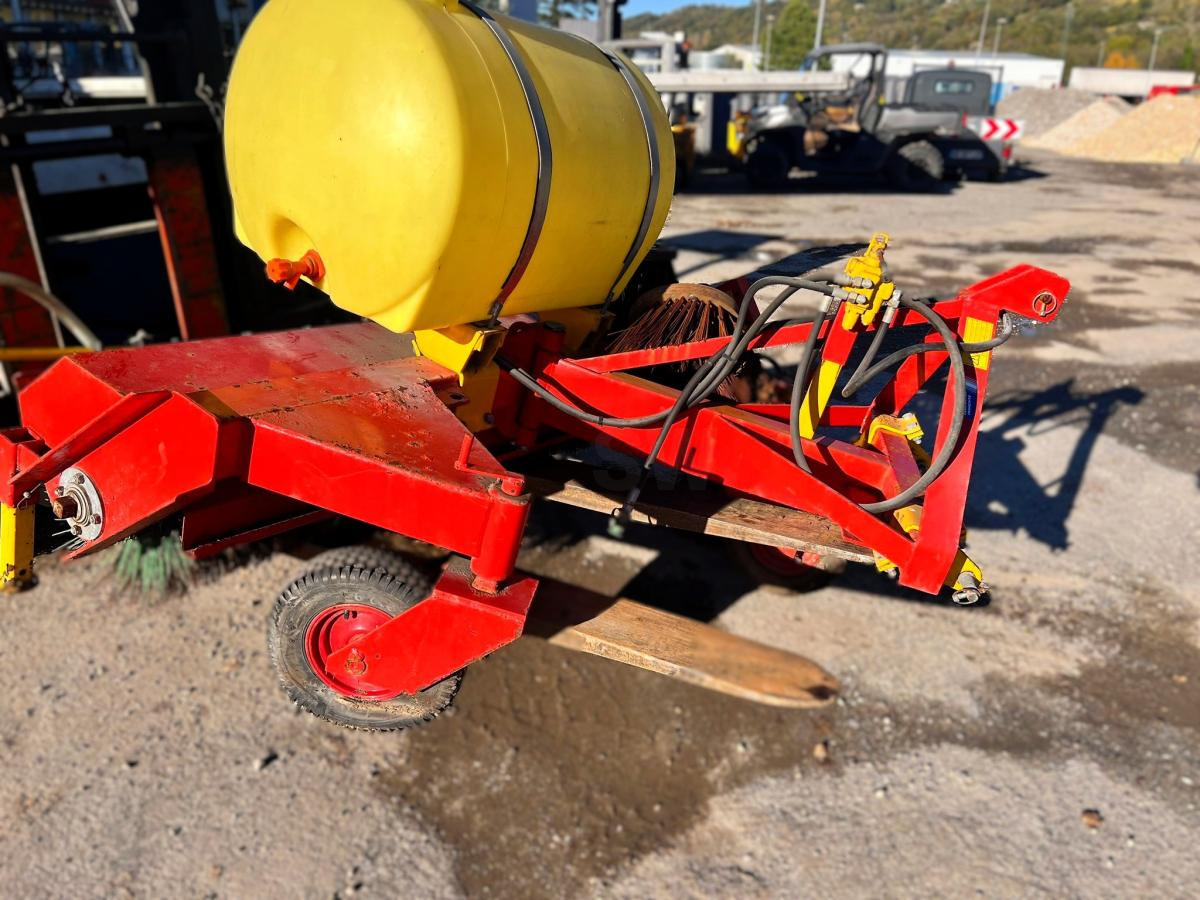 RABAUD CHAMPION BALAYEUSE ALIGNEUSE AVEC BALAIS LATERAL - Birste: foto 5 RABAUD CHAMPION BALAYEUSE ALIGNEUSE AVEC BALAIS LATERAL - Birste: foto 5