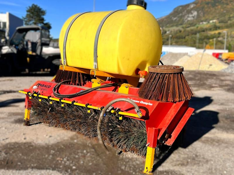 RABAUD CHAMPION BALAYEUSE ALIGNEUSE AVEC BALAIS LATERAL - Birste: foto 1 RABAUD CHAMPION BALAYEUSE ALIGNEUSE AVEC BALAIS LATERAL - Birste: foto 1