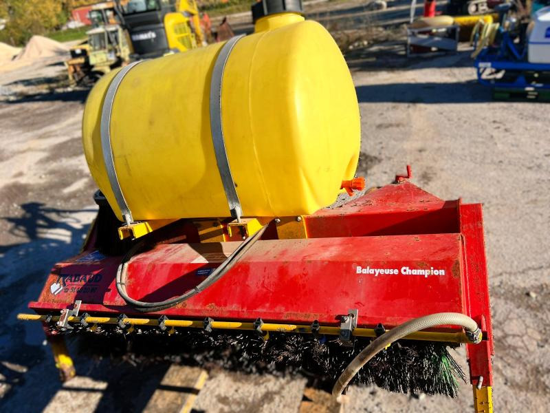 RABAUD CHAMPION BALAYEUSE ALIGNEUSE AVEC BALAIS LATERAL - Birste: foto 4 RABAUD CHAMPION BALAYEUSE ALIGNEUSE AVEC BALAIS LATERAL - Birste: foto 4