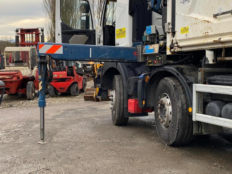 Kravas automašīna pašizgāzējs, Kravas auto ar manipulatoru RENAULT KERAX 8x4 520 BIBENNE CIF GRUE CORMACH: foto 9