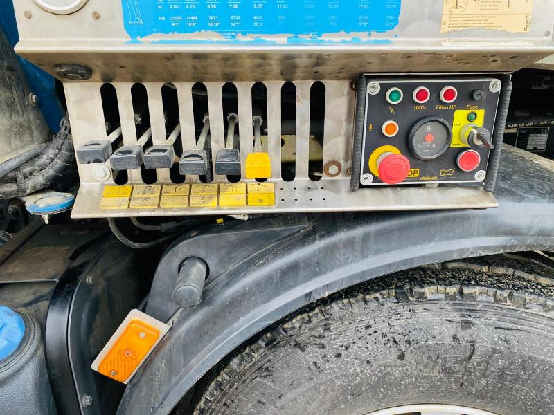 Kravas automašīna pašizgāzējs, Kravas auto ar manipulatoru RENAULT KERAX 8x4 520 BIBENNE CIF GRUE CORMACH: foto 17