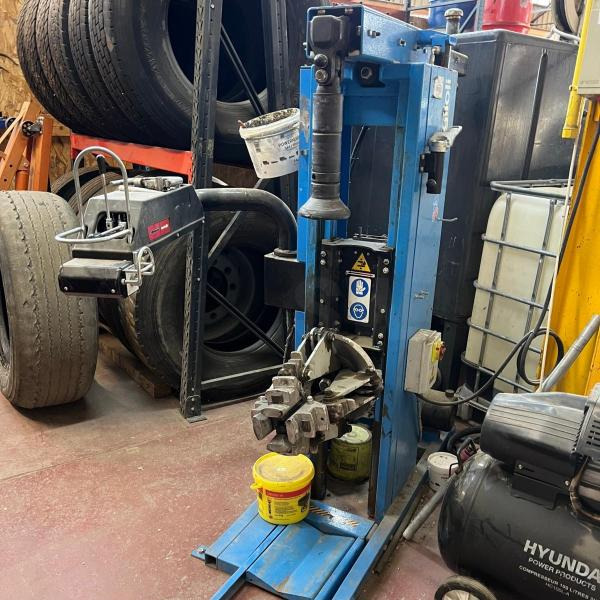 Ravaglioli Démonte pneus GRS926 - Garāžu aprīkojums: foto 2 Ravaglioli Démonte pneus GRS926 - Garāžu aprīkojums: foto 2