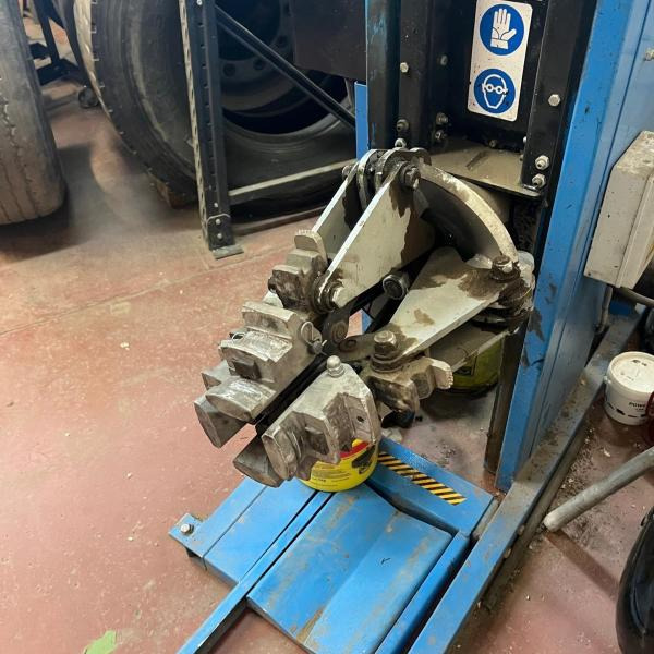 Ravaglioli Démonte pneus GRS926 - Garāžu aprīkojums: foto 5 Ravaglioli Démonte pneus GRS926 - Garāžu aprīkojums: foto 5