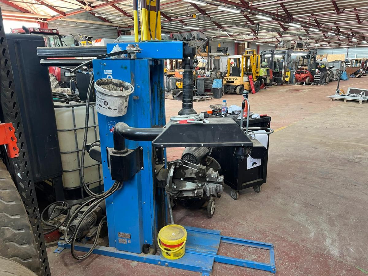 Ravaglioli Démonte pneus GRS926 - Garāžu aprīkojums: foto 1 Ravaglioli Démonte pneus GRS926 - Garāžu aprīkojums: foto 1