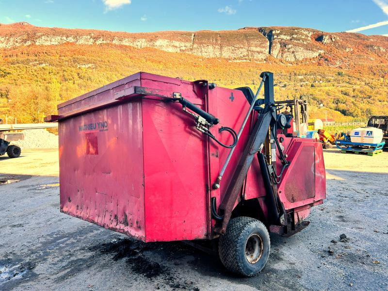 YNO 135-3 VEH Balayeuse diesel - Ielu tīrīšanas mašīna: foto 4 YNO 135-3 VEH Balayeuse diesel - Ielu tīrīšanas mašīna: foto 4