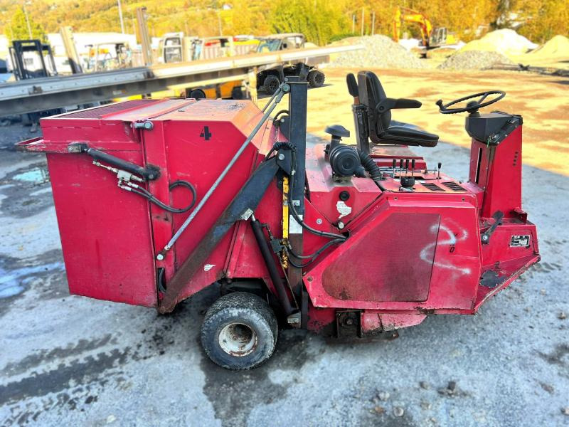 YNO 135-3 VEH Balayeuse diesel - Ielu tīrīšanas mašīna: foto 3 YNO 135-3 VEH Balayeuse diesel - Ielu tīrīšanas mašīna: foto 3