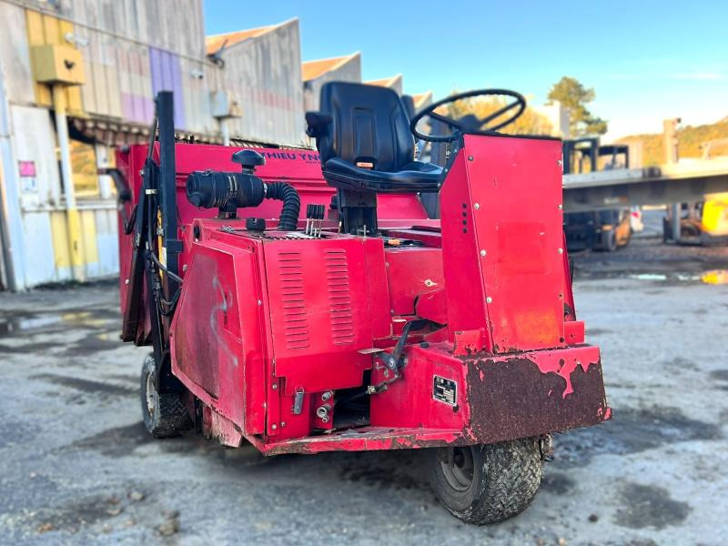 YNO 135-3 VEH Balayeuse diesel - Ielu tīrīšanas mašīna: foto 2 YNO 135-3 VEH Balayeuse diesel - Ielu tīrīšanas mašīna: foto 2