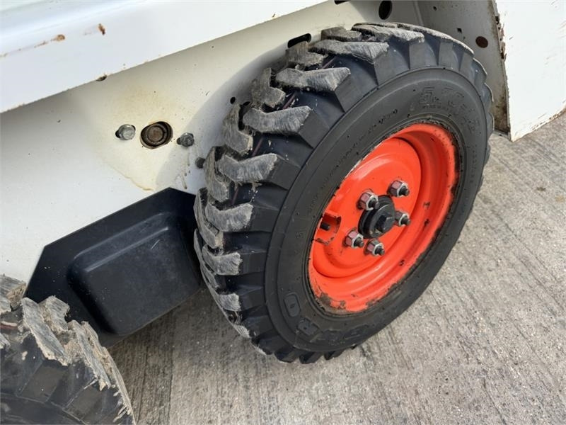 Kompaktiekrāvējs Bobcat S70 Skid Steer: foto 8