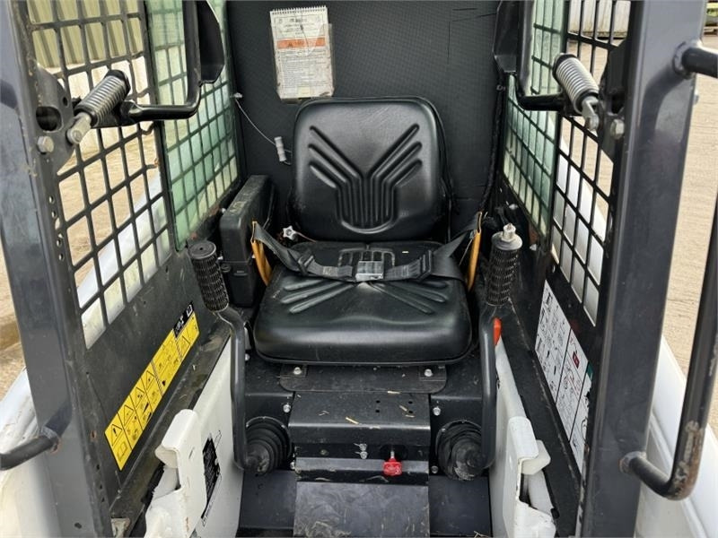 Kompaktiekrāvējs Bobcat S70 Skid Steer: foto 12