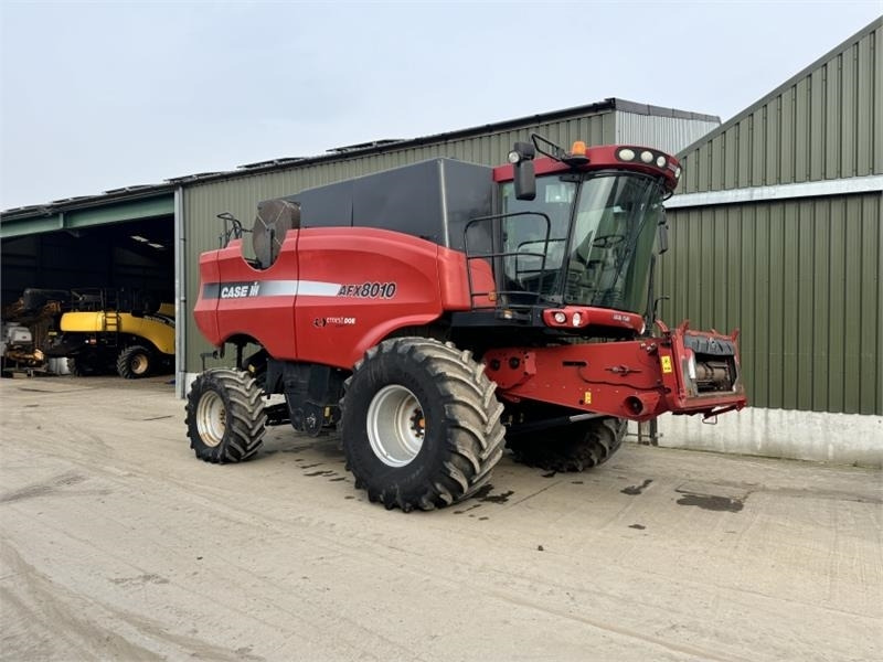 Case Axial Flow AFX 8010 c/w 30ft Header - Kombainu papildaprīkojums: foto 1 Case Axial Flow AFX 8010 c/w 30ft Header - Kombainu papildaprīkojums: foto 1