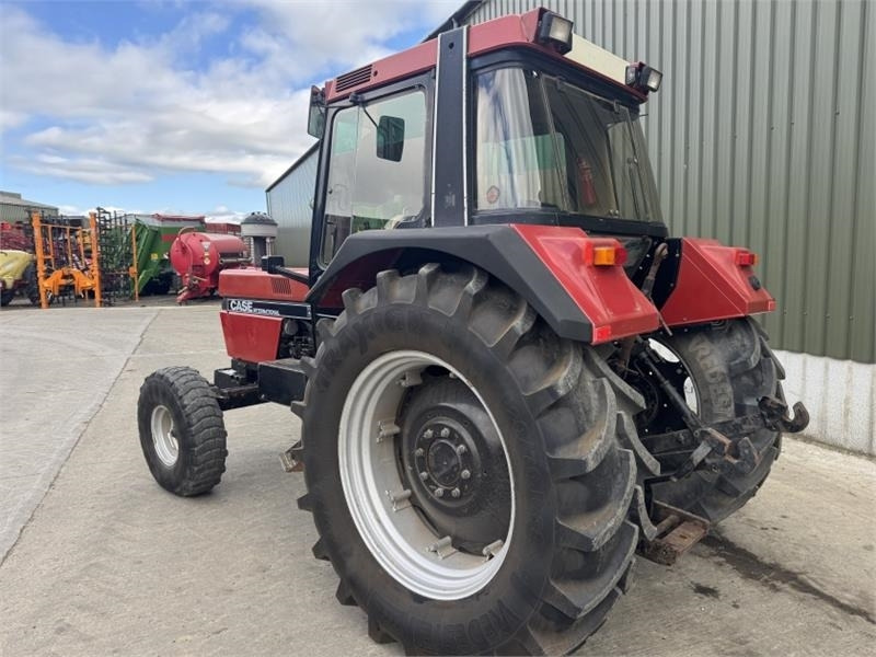 Case IH International Case International 1056XL 2WD - Traktors: foto 4 Case IH International Case International 1056XL 2WD - Traktors: foto 4