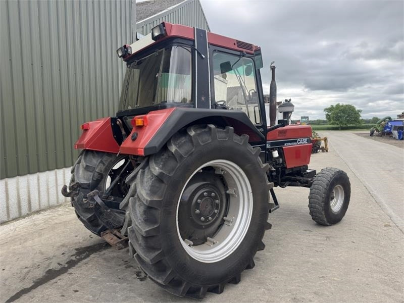 Case IH International Case International 1056XL 2WD - Traktors: foto 2 Case IH International Case International 1056XL 2WD - Traktors: foto 2