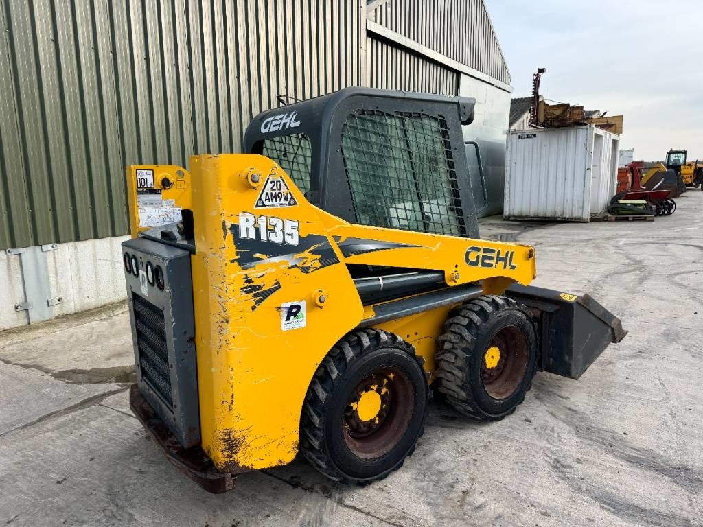 Gehl R 135 Skid Steer - Kompaktiekrāvējs: foto 4 Gehl R 135 Skid Steer - Kompaktiekrāvējs: foto 4