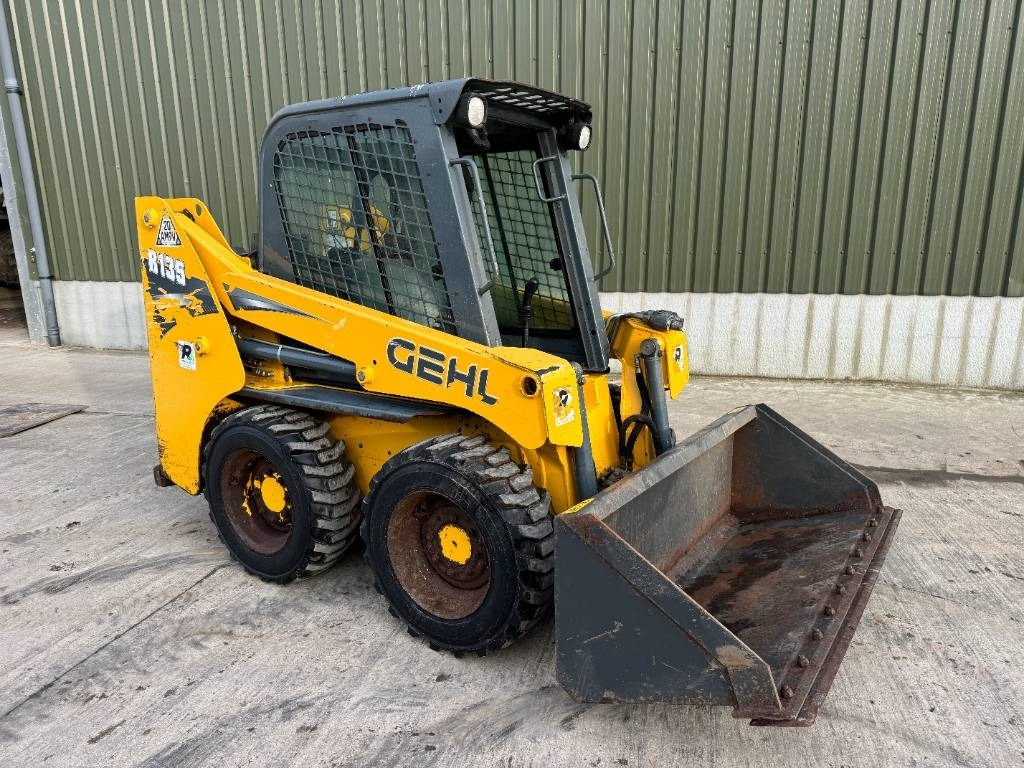 Gehl R 135 Skid Steer - Kompaktiekrāvējs: foto 3 Gehl R 135 Skid Steer - Kompaktiekrāvējs: foto 3
