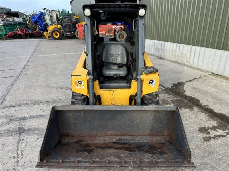 Gehl R135 Skid Steer - Kompaktiekrāvējs: foto 5 Gehl R135 Skid Steer - Kompaktiekrāvējs: foto 5