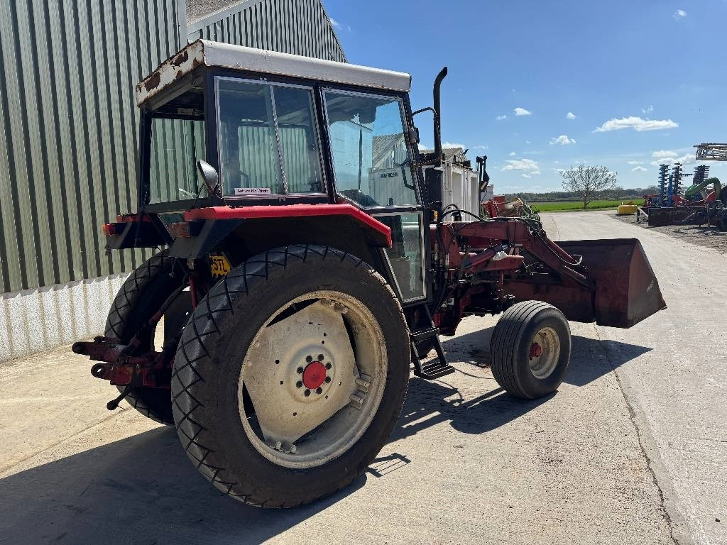 International 584 c/w International Loader - Traktors: foto 4 International 584 c/w International Loader - Traktors: foto 4