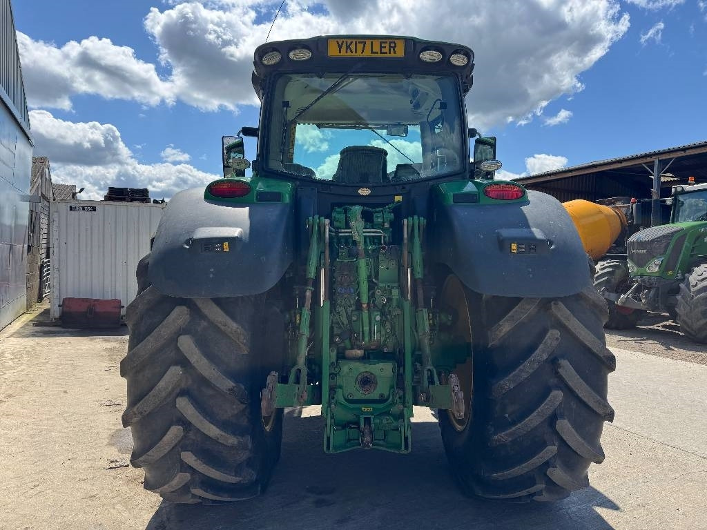John Deere 6215 R AutoPower - Traktors: foto 5 John Deere 6215 R AutoPower - Traktors: foto 5