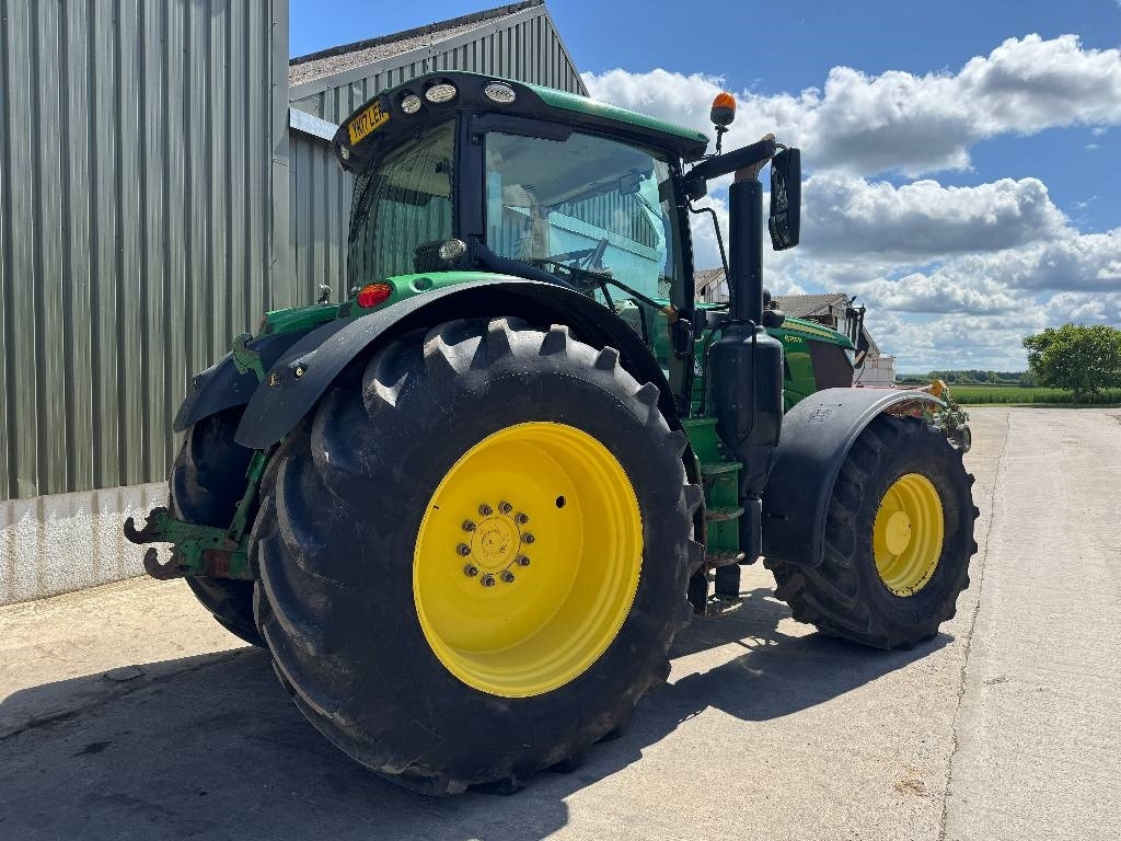 John Deere 6215 R AutoPower - Traktors: foto 4 John Deere 6215 R AutoPower - Traktors: foto 4