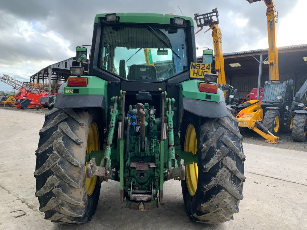 Traktors John Deere 6800: foto 6
